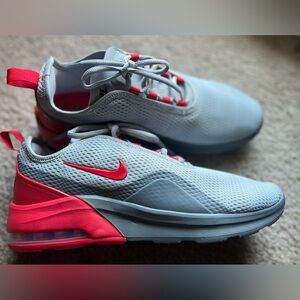 Men’s Nike Air Max Motion 2 Size 10